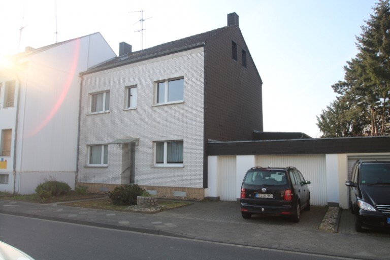 Vorderansicht Viersen (Ummer) Einfamilienhaus Haus sucht Familie ... Einseitig angebautes Wohnhaus mit gro�em Grundst�ck