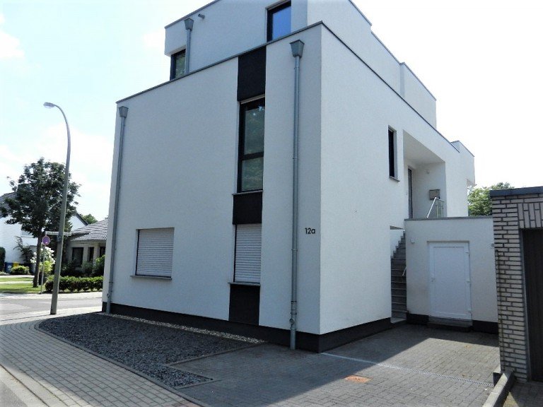 Vorderansicht Korschenbroich Maisonettewohnung Tolle Maisonette-Wohnung - Wohnen auf 2 Etagen im Herzen von Korschenbroich