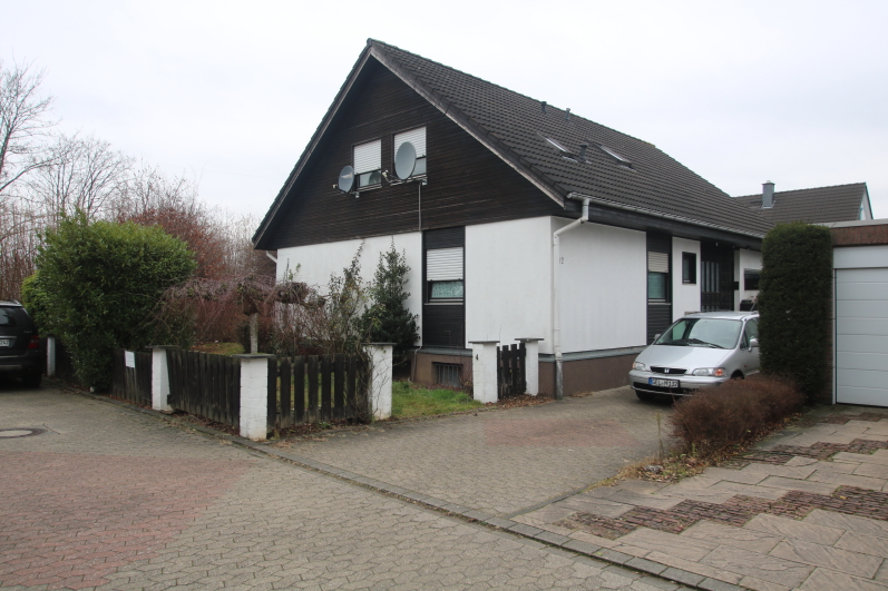 DUE036 Zweifamilienhaus Krefeld
