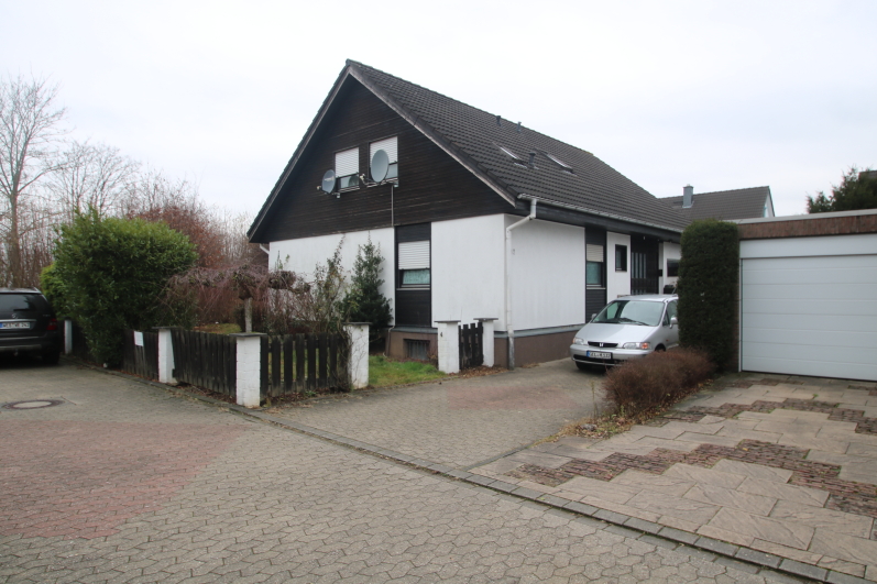 DUE035 Zweifamilienhaus Krefeld