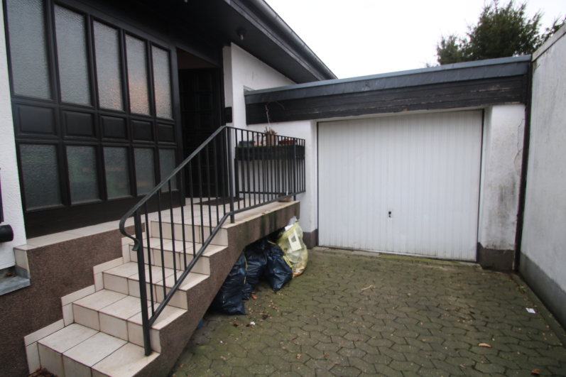 DUE030 Zweifamilienhaus Krefeld