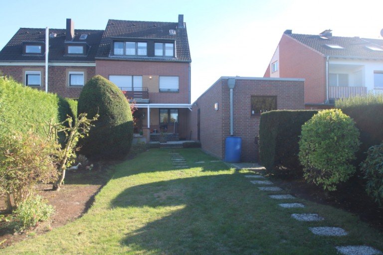 R�ckansicht m�nchengladbach Mehrfamilienhaus ++ VERMIETEN und SELBER WOHNEN ... SICHERES INVESTMENT�MIT TRAUMHAFTEM GRUNDST�CK